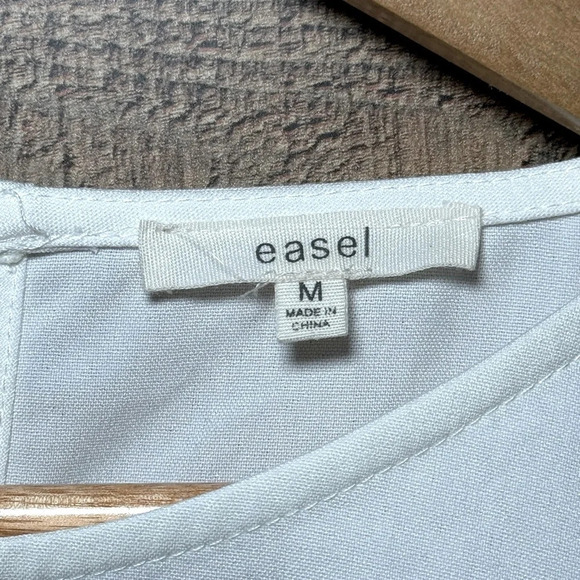 🌻EASEL Ruffle Butterfly Adjustable Sleeve White Blouse Women's size Medium - Picture 3 of 7